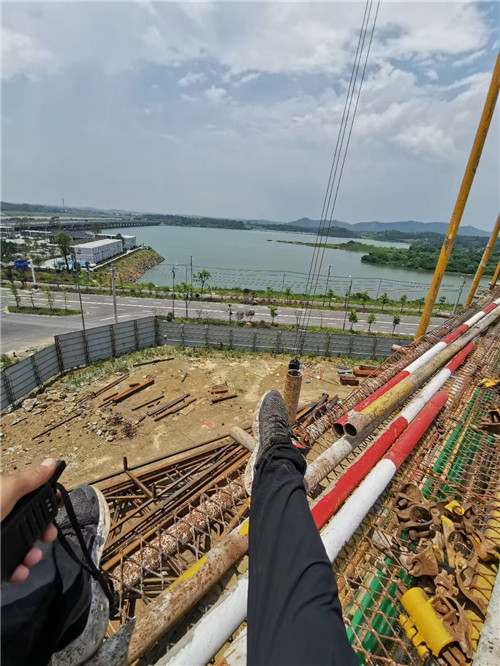 萝北县作业中发生设备损坏或人员意外，责任怎么划分？