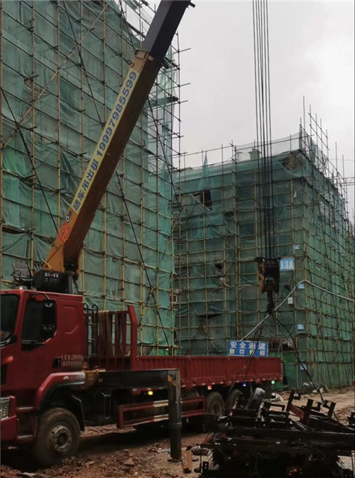 萝北县“慢工细活”—— 吊车的 “微动控制” 技术