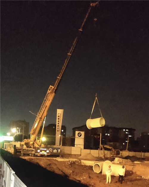 萝北县“弯臂矫正”—— 吊车的 “形变补偿” 技术